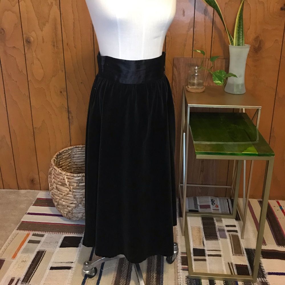 Jessica McClintock, Gunnies velvet tuxedo skirt